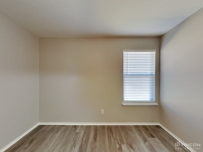 Building Photo - 720 Rowdy Dr