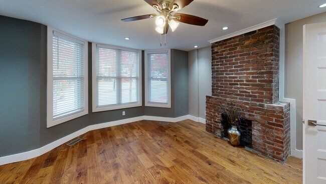 Building Photo - 5BR/3BA Unit in Fort Sanders Duplex | Walk...