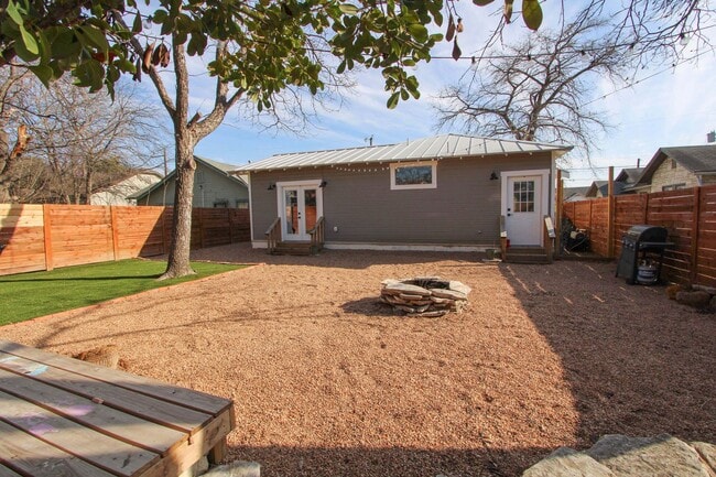 Building Photo - RENOVATED 3-BEDROOM HOME IN BEACON HILL