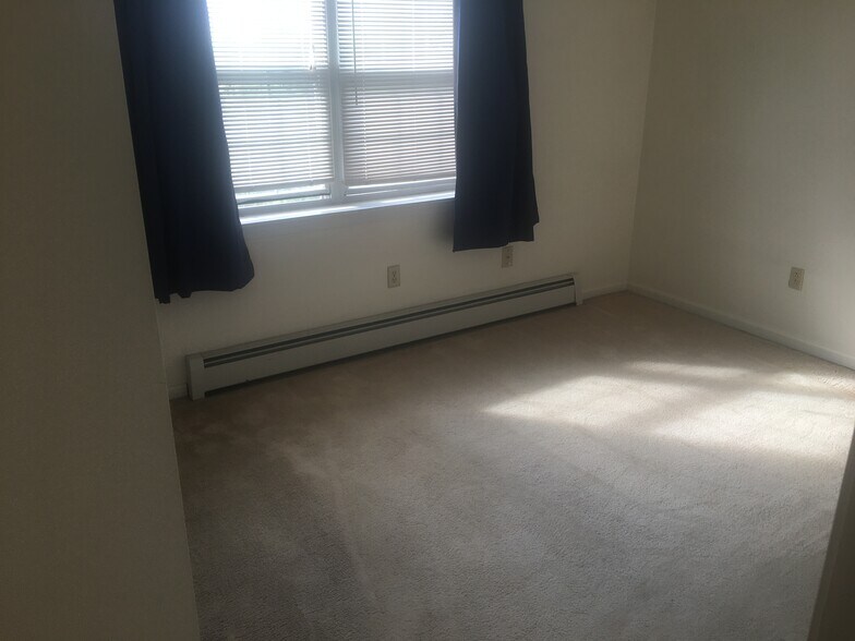 Building Photo - 213 Hildred Dr