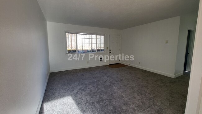 Building Photo - 634 N Watts St