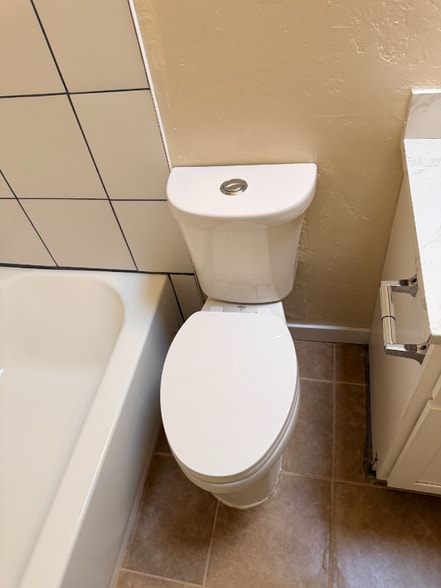 Building Photo - 755 E Holaway Dr