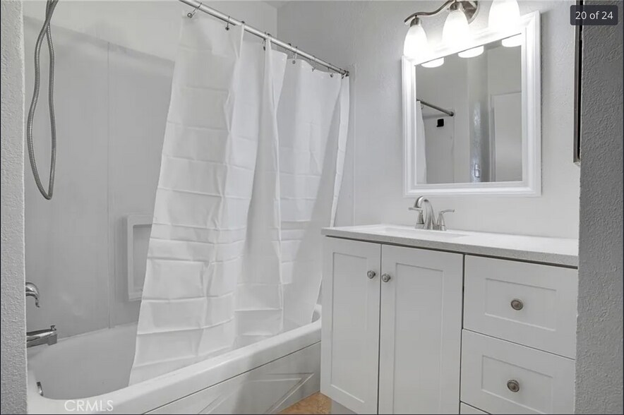 Building Photo - 218 E Tamarack Ave