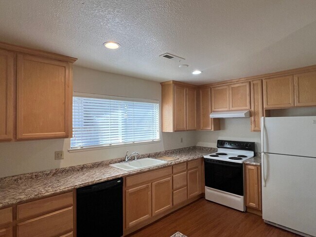 Building Photo - 2526 I St