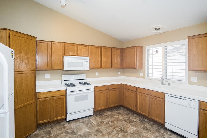 Building Photo - 245 Amber Light Ct