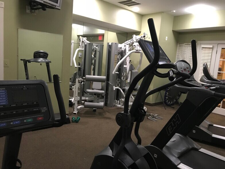 Clubhouse Gym - 1860 Axtell Dr