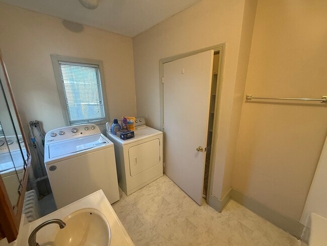 Building Photo - 11 New Hampshire Ave