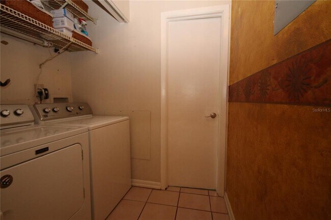 Building Photo - 2084 Sunset Grove Ln