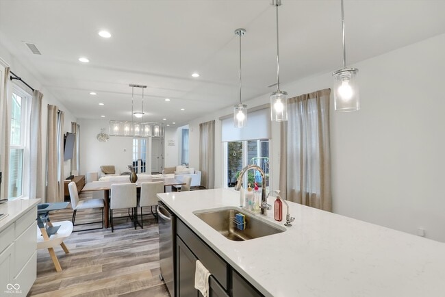 Building Photo - 6935 Antiquity Dr