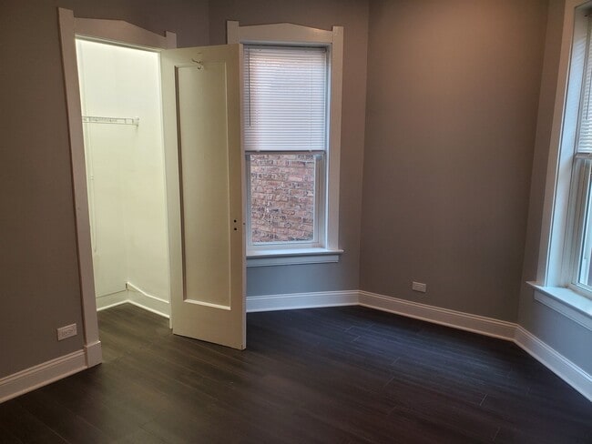 Building Photo - 1322 W Ardmore Ave