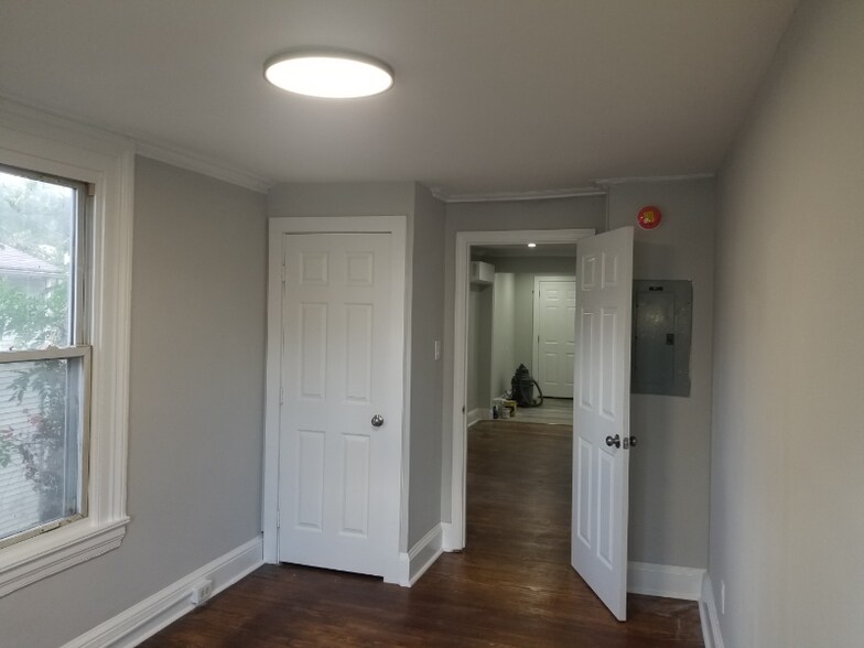 Building Photo - 0 Warren St