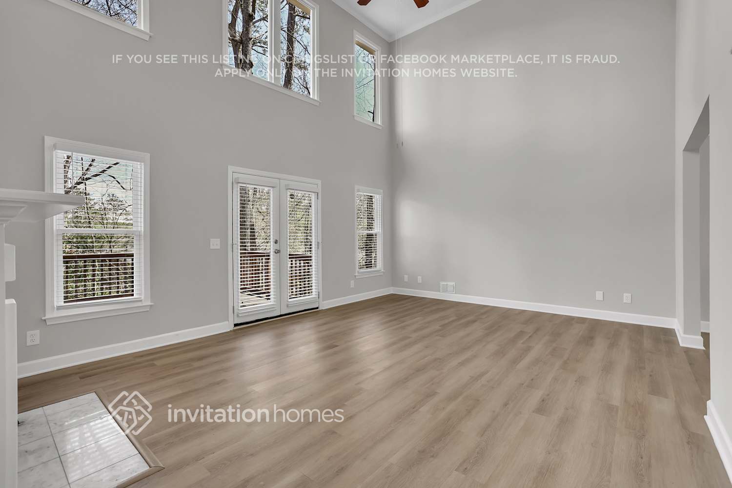 Building Photo - 1810 Collines Ave