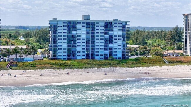 Building Photo - 4250 N Hwy A1A