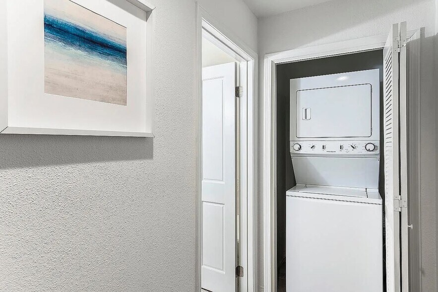 Building Photo - 1650 Veteran Ave