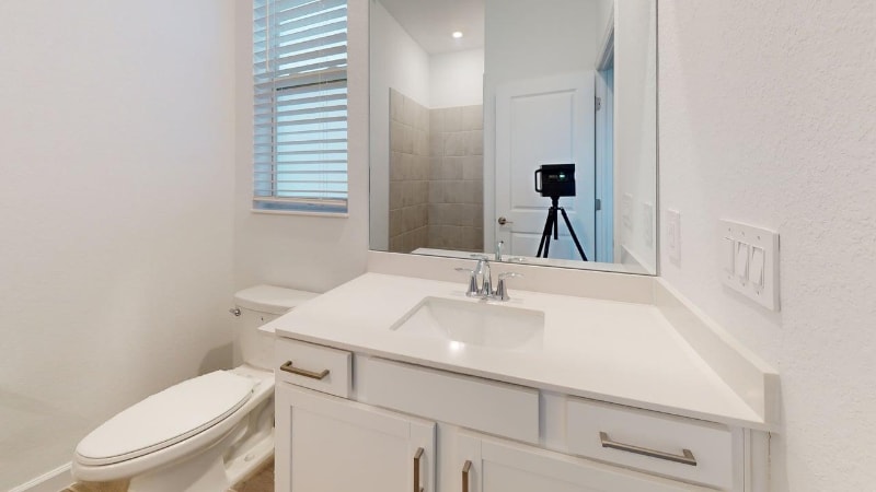 Building Photo - 7949 Lakes Edge Ln