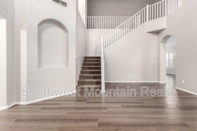 Building Photo - 45354 W Rhea Rd