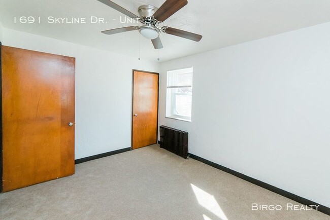 Building Photo - 1691 Skyline Dr