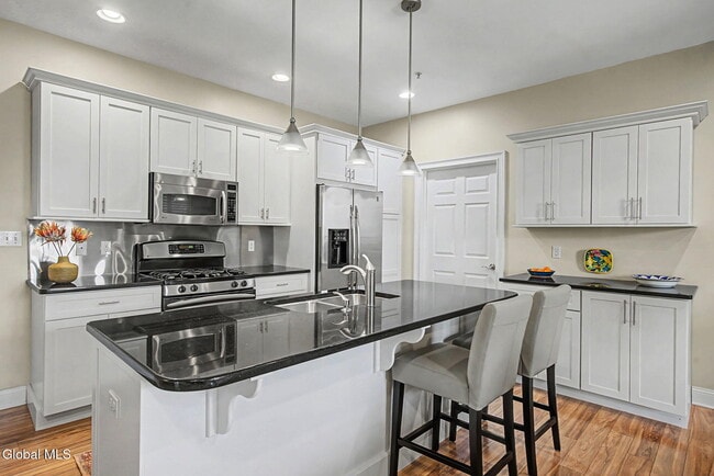 Building Photo - 87 Railroad Pl