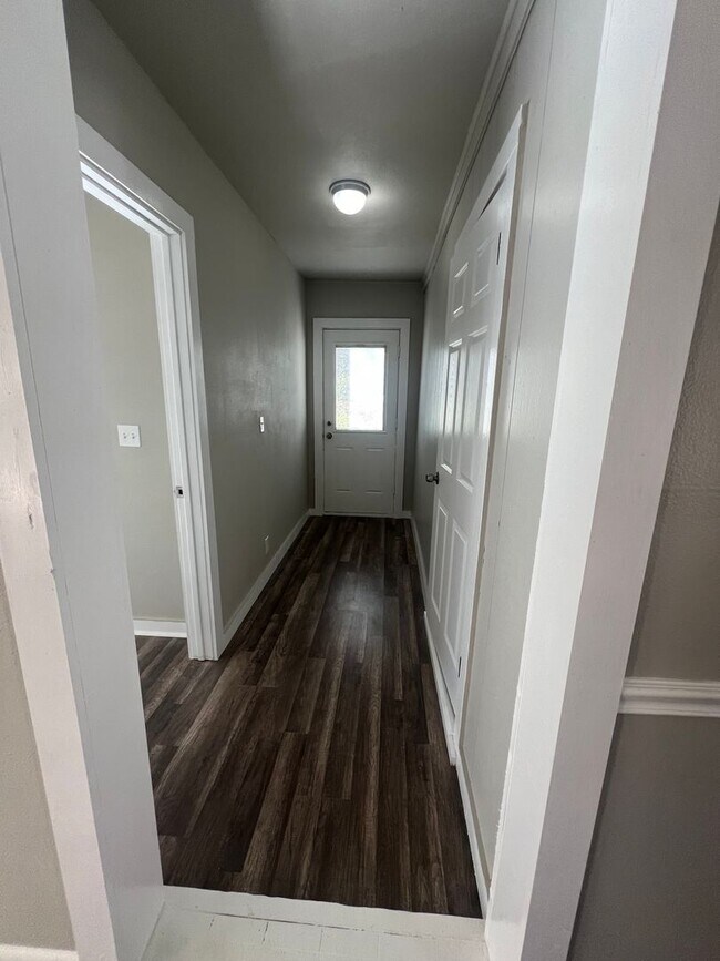 Building Photo - 6122 Southridge Dr