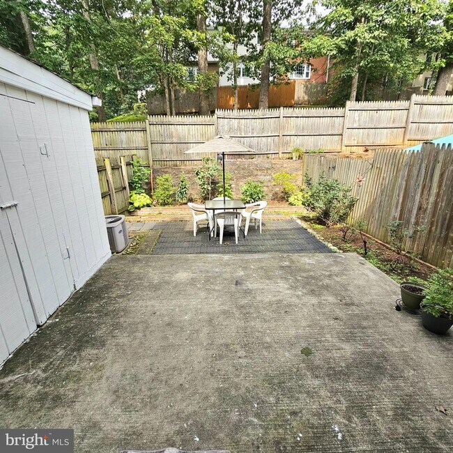Building Photo - 7603 Tiverton Dr