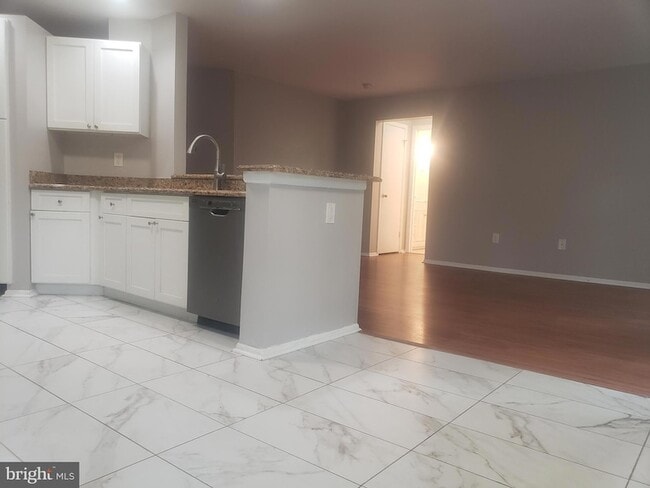 Building Photo - 5032 Beech Ct