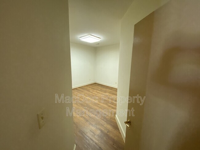 Building Photo - 11225 N Club Dr