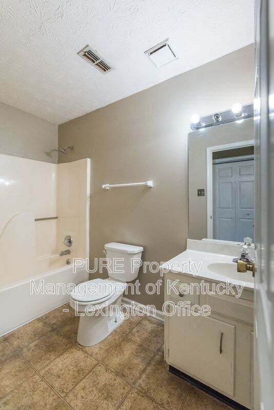 Building Photo - 3209 Foxchase Ct