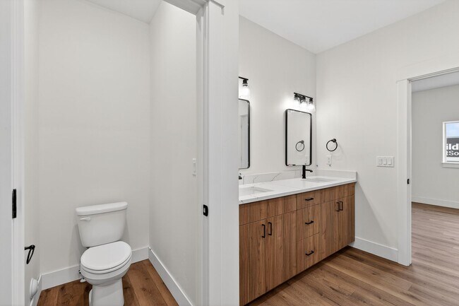 Building Photo - JR119L