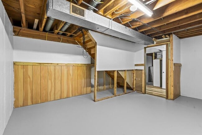 Building Photo - 1330 Brockman Ave