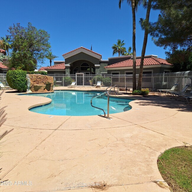 Building Photo - 2929 W Yorkshire Dr