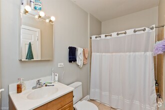 Building Photo - 2 br, 1 bath Condo - 3350 N Sheffield Ave ...