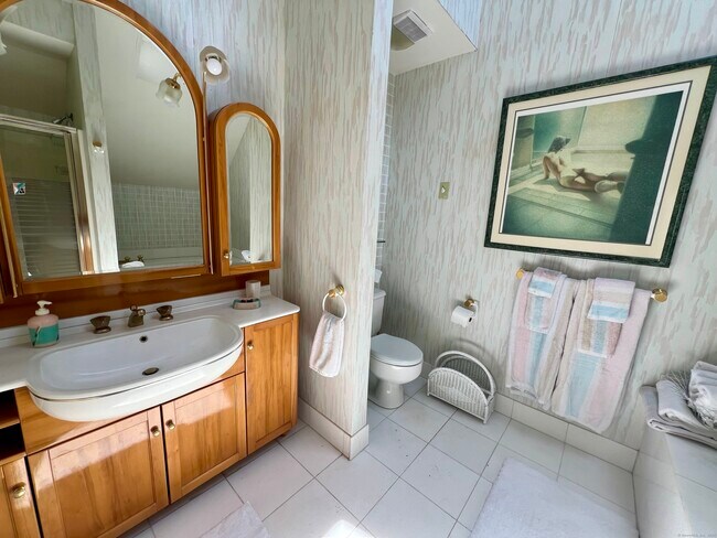 Building Photo - 131 Popes Island Rd