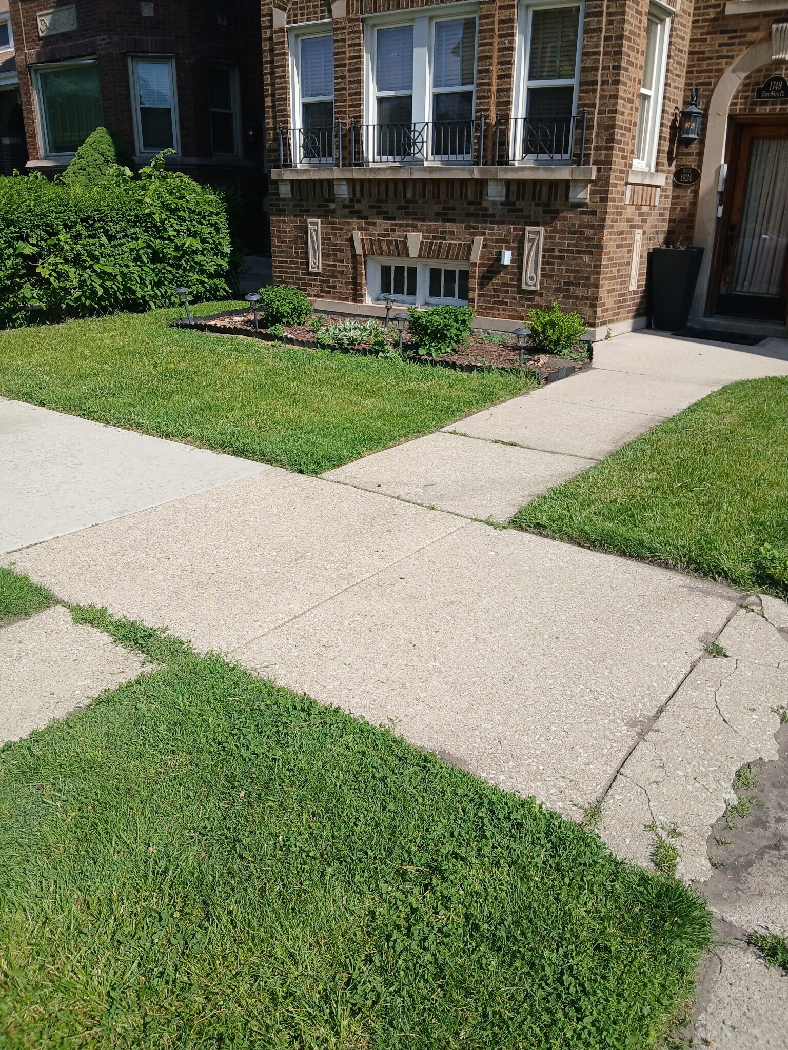 Building Photo - 1748 E 84th Pl
