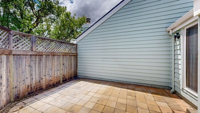 Building Photo - Serene 2 Bedroom 2 Bath Townhome in Windsor, CA with Carport Included!