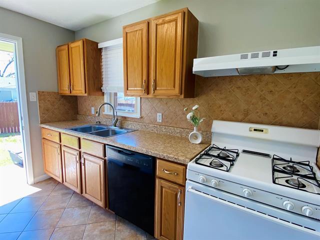 Building Photo - 2114 Dunloe Ave