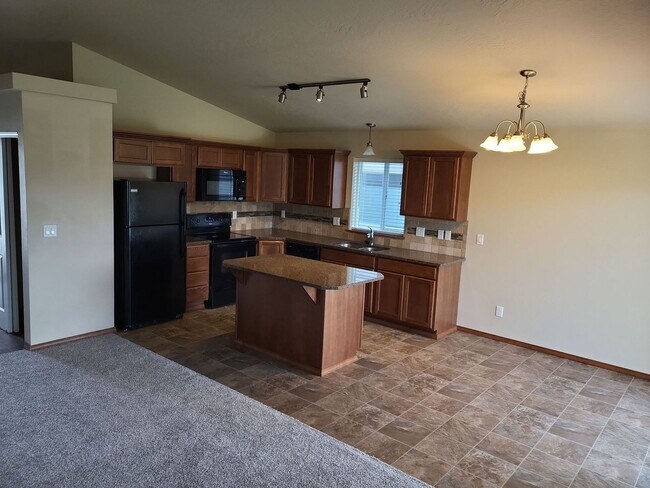 Building Photo - Beautiful home for rent in The Radiant Lake Estates!