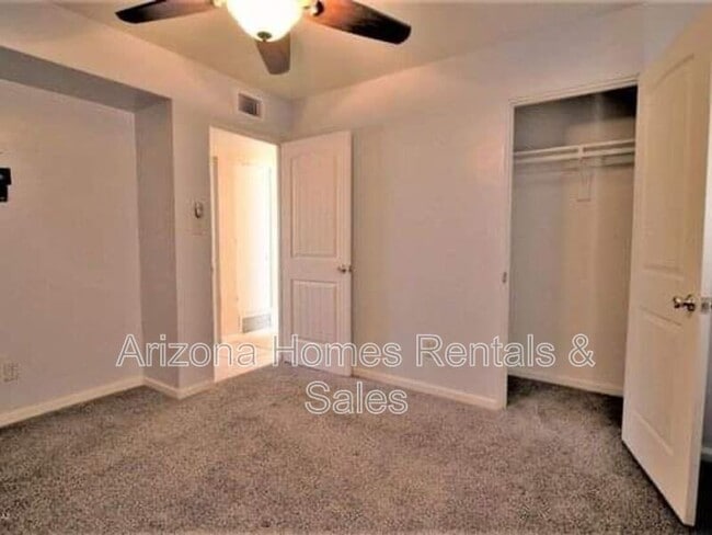 Building Photo - 4559 E Malvern St