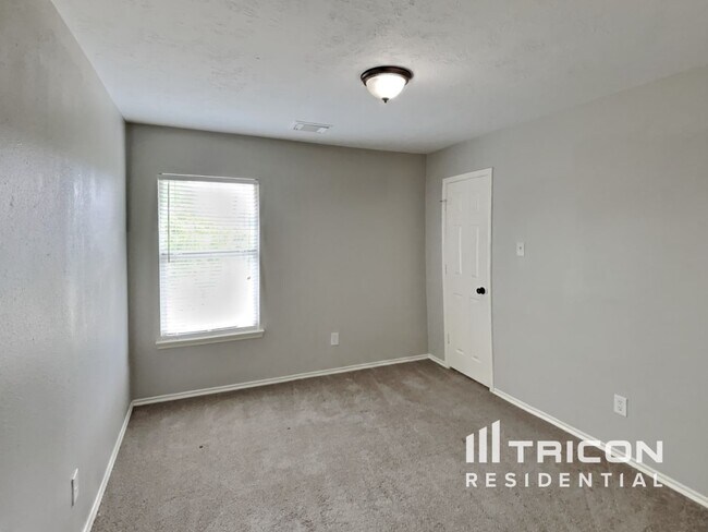 Building Photo - 18432 Sunrise Oaks Ct