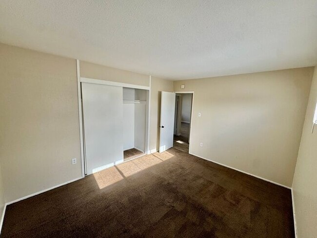 Building Photo - Charming 2-Bedroom Duplex in Bay Ho!