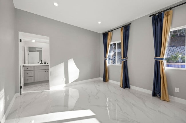 Building Photo - Modern Elegance Meets Scenic Privacy in Be...