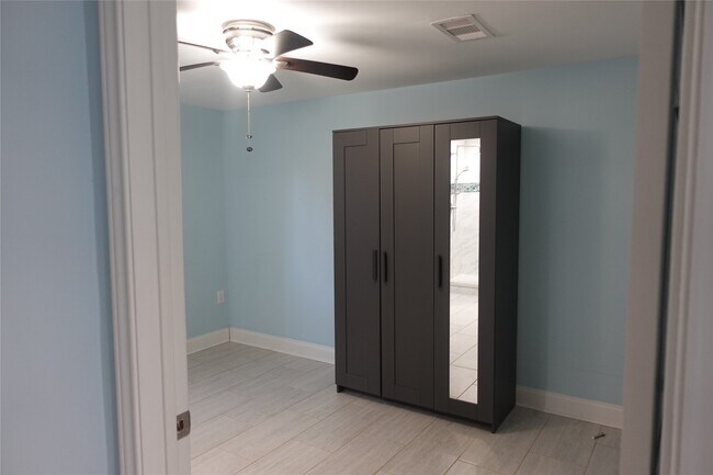 Building Photo - 1102 Winnie St