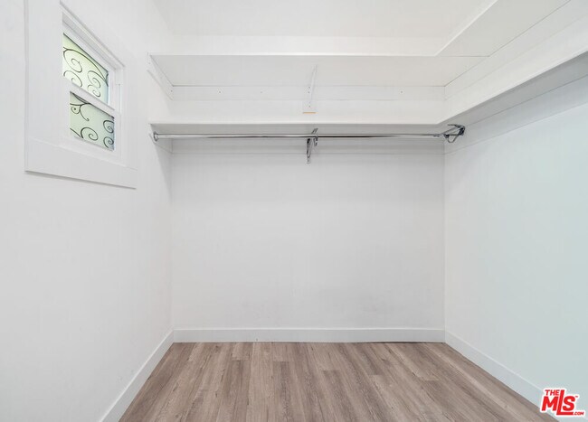 Building Photo - 1821 W 42nd Pl