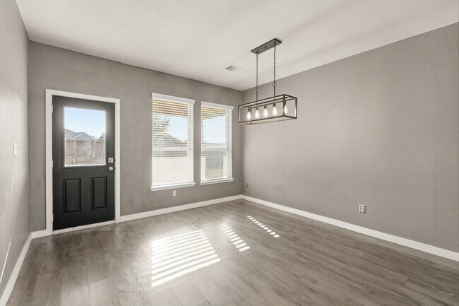 Building Photo - 12102 Sempione Dr