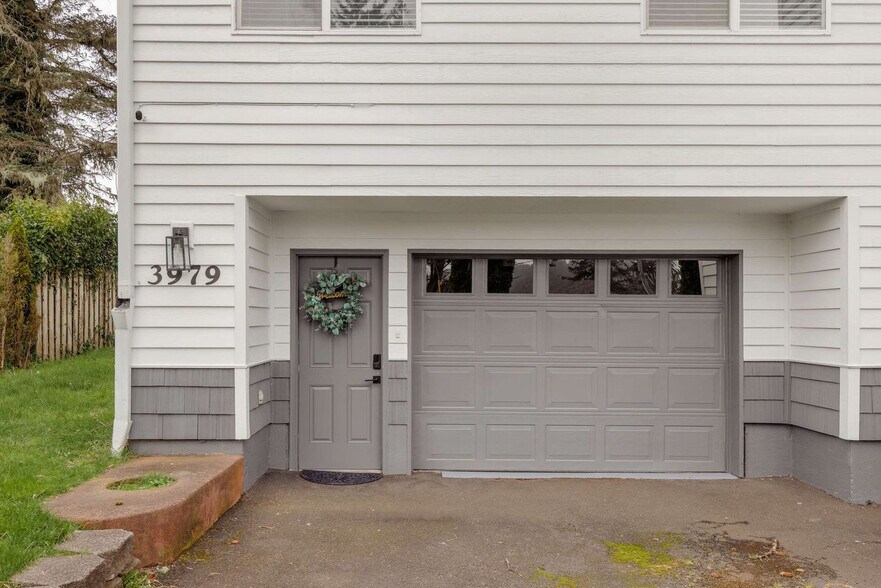 Building Photo - 3979 NE Johns Ave