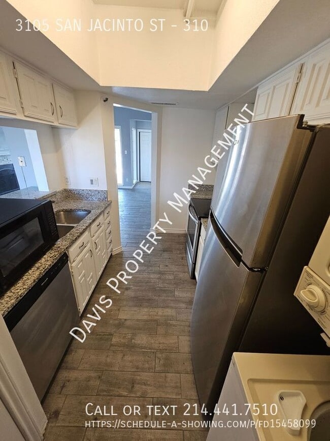 Building Photo - 3105 San Jacinto St