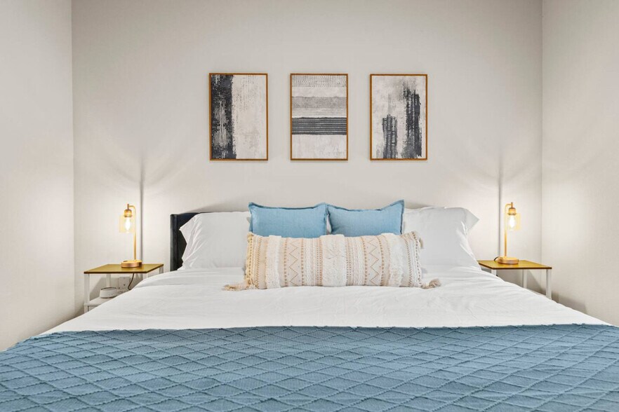 Building Photo - 711 W Broadway Rd