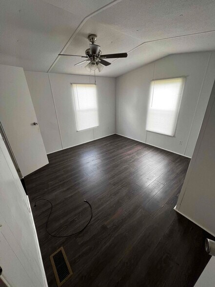 Building Photo - 6858 NE 2nd Loop