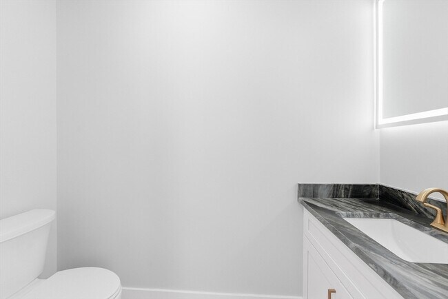 Building Photo - 4 Barrows Rd