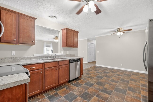 Building Photo - 2504 Angelyn Dr