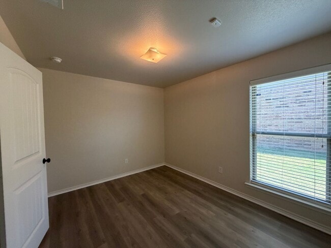 Building Photo - 3/2 in Frenship ISD, available MAY!!!